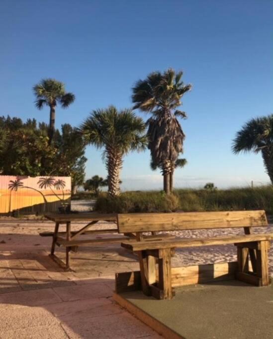 Beachfront Condo On Quiet Treasure Island- 1 Bed St. Pete Beach Kültér fotó