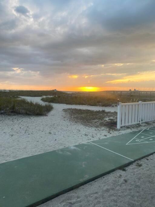Beachfront Condo On Quiet Treasure Island- 1 Bed St. Pete Beach Kültér fotó