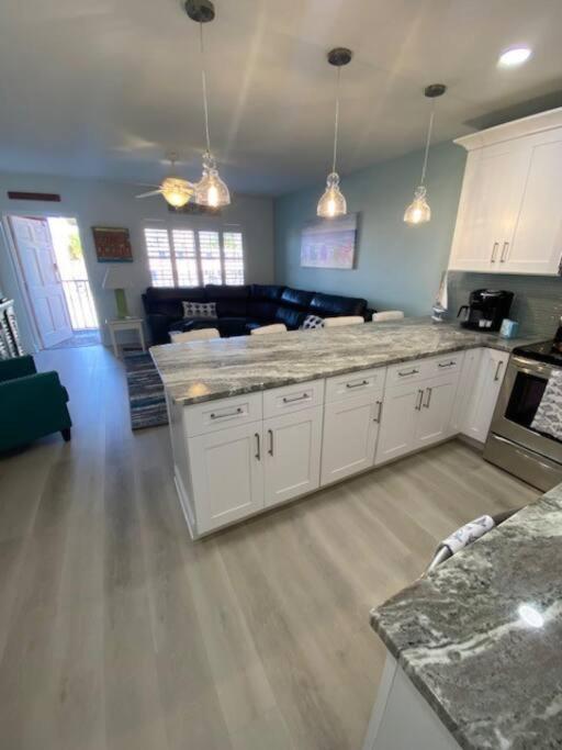 Beachfront Condo On Quiet Treasure Island- 1 Bed St. Pete Beach Kültér fotó