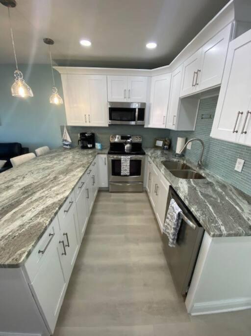 Beachfront Condo On Quiet Treasure Island- 1 Bed St. Pete Beach Kültér fotó