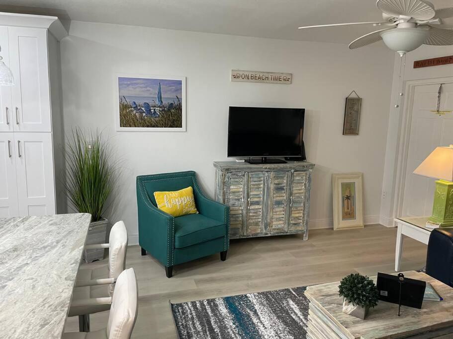 Beachfront Condo On Quiet Treasure Island- 1 Bed St. Pete Beach Kültér fotó
