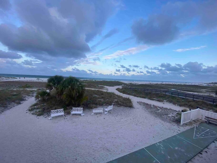 Beachfront Condo On Quiet Treasure Island- 1 Bed St. Pete Beach Kültér fotó