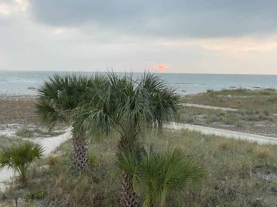 Beachfront Condo On Quiet Treasure Island- 1 Bed St. Pete Beach Kültér fotó
