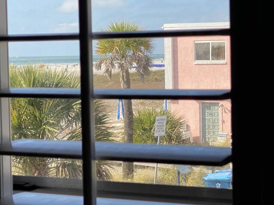 Beachfront Condo On Quiet Treasure Island- 1 Bed St. Pete Beach Kültér fotó